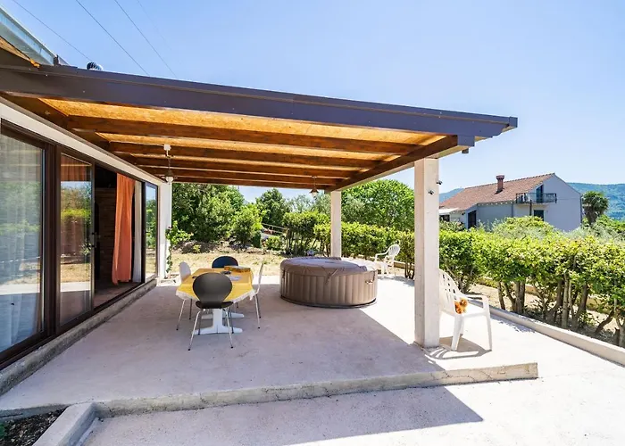 Laurel Leaf Apartment Lovorno