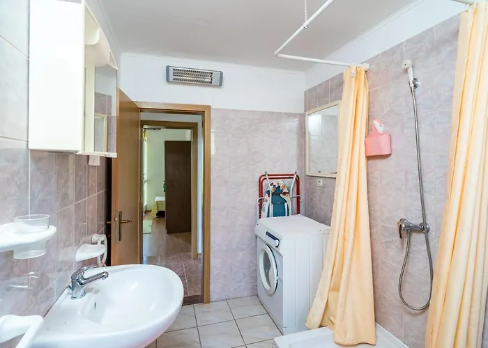 Laurel Leaf Apartment