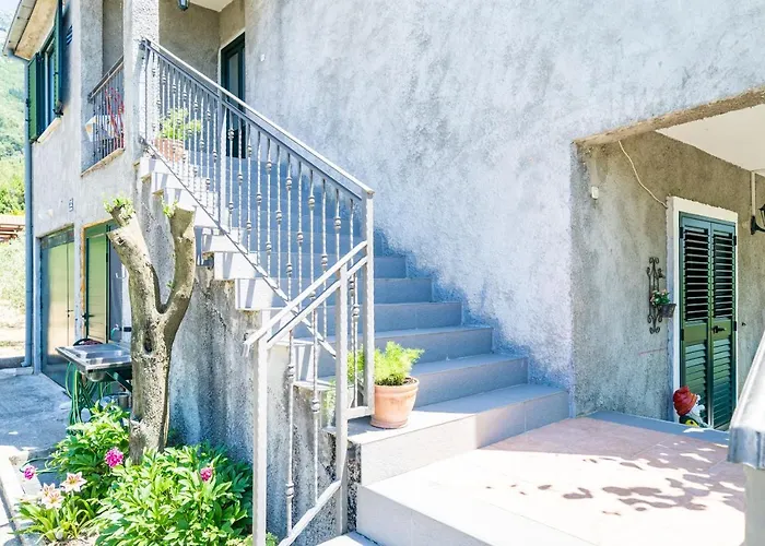 Laurel Leaf Apartment