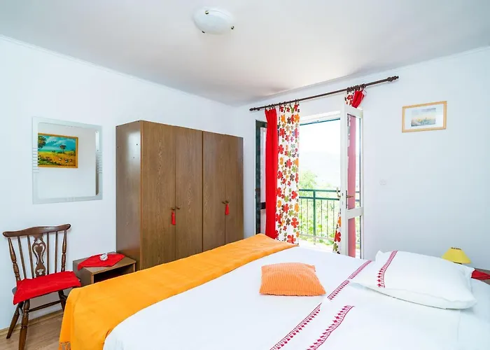 Laurel Leaf Apartment *