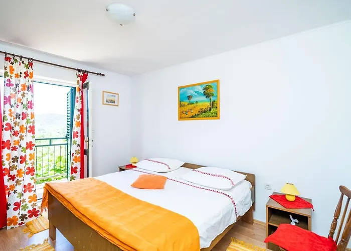 Apartment Laurel Leaf *