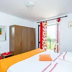 Laurel Leaf Apartament *