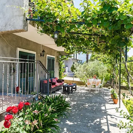 Laurel Leaf Apartament *