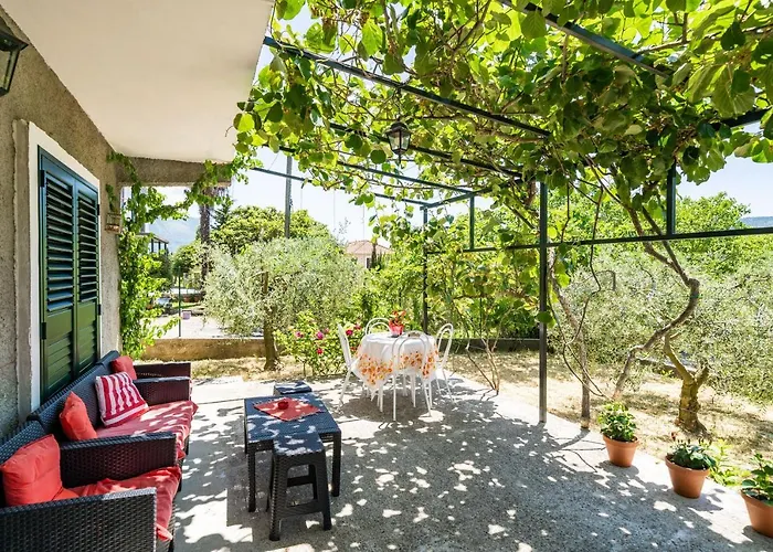 Laurel Leaf דירה